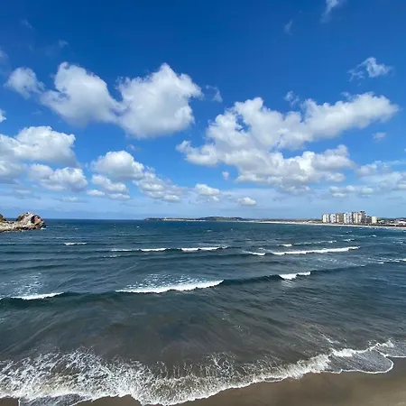 En Junto Al Mar